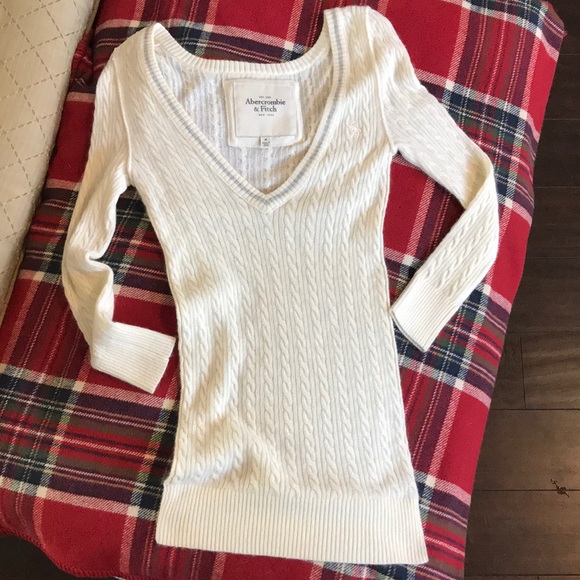 Abercrombie & Fitch Sweaters - ABERCROMBIE & FITCH IVORY LONG SLEEVE SWEATER